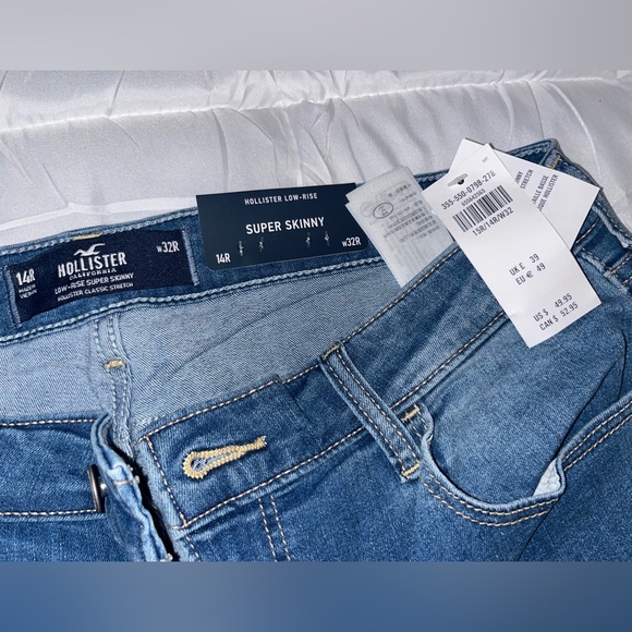 Hollister Low Rise Super Skinny Jeans - Picture 2 of 4